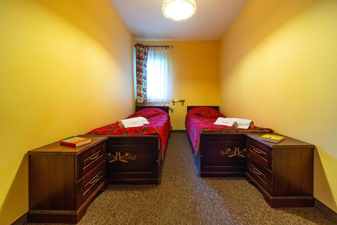 Отели типа «постель и завтрак» Apartamenty i Pokoje w Willi na Ubocy Сухе