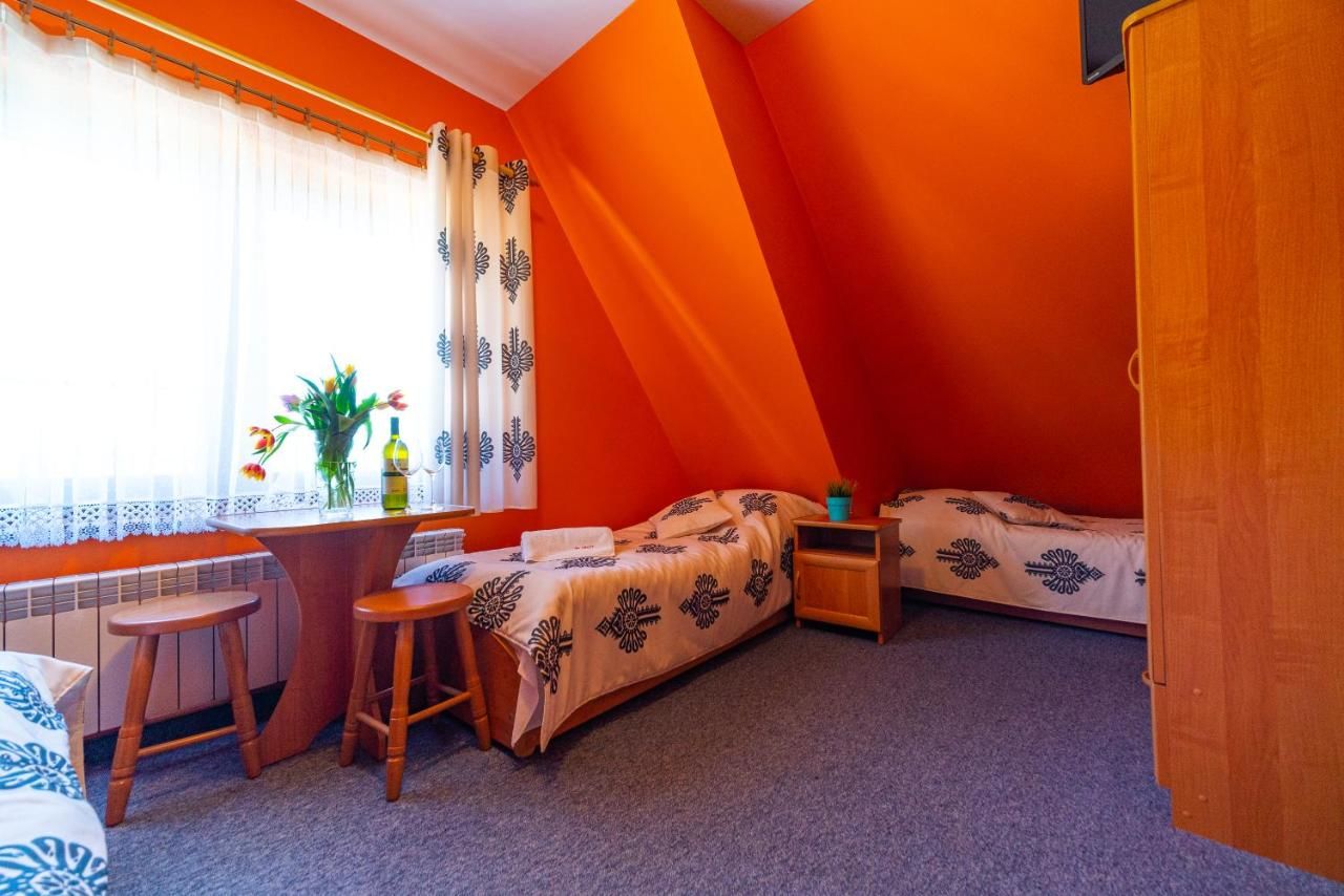 Отели типа «постель и завтрак» Apartamenty i Pokoje w Willi na Ubocy Сухе